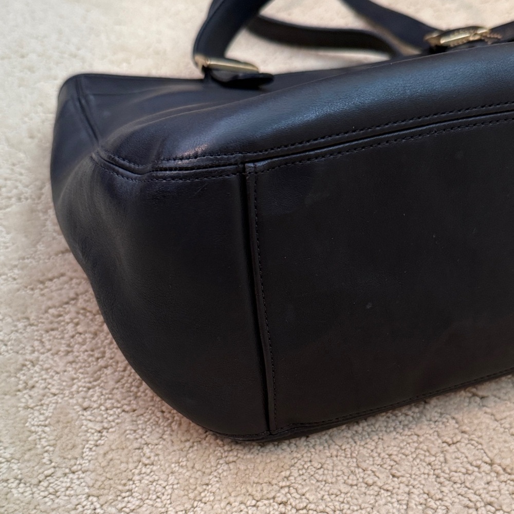 Vintage Coach Black Large Leather Shoulder Bag with Gold Accents, Made in USA - Picture 3 of 11